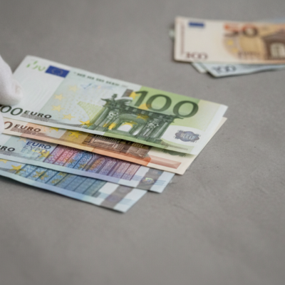 Nieuwe eurobankbiljetten komen eraan en worden vernieuwd