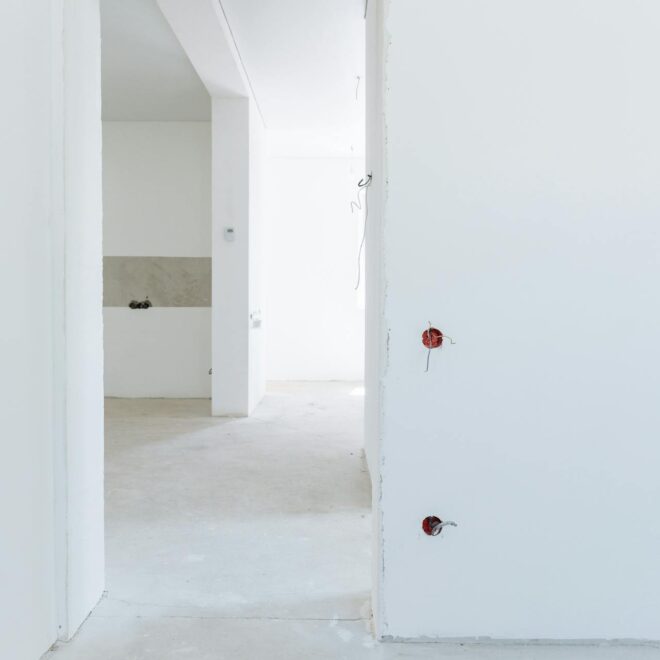 Nieuwbouw stucen: wanneer kies je voor dunpleister en wanneer niet?
