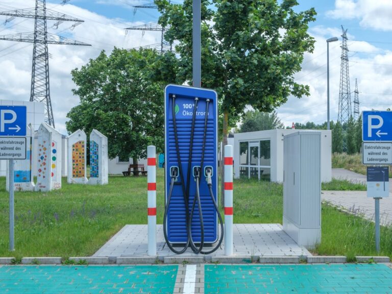 Van tankstation naar laadpaal: hoe de elektromobiliteit lokaal groeit