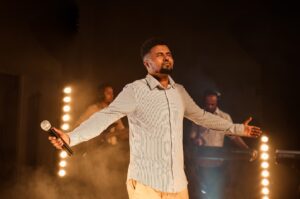 Wie is Karel Gerlach: zanger van Goldband en DJ Car Keys