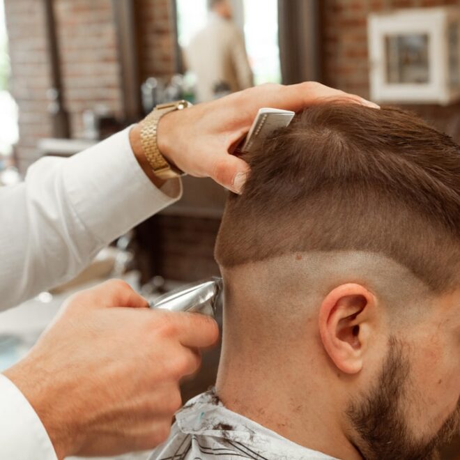 Jongens kapsel 2025: populaire trends van crop tot undercut
