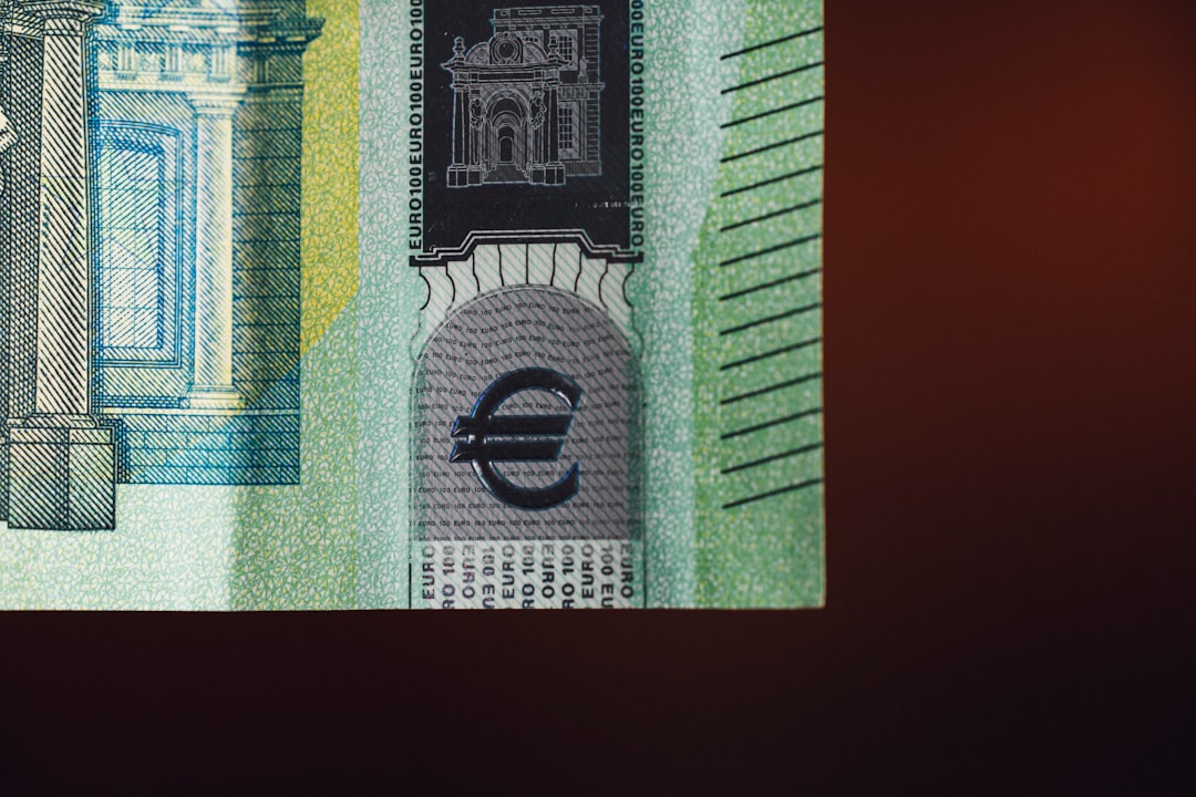 Cash money EURO banknote &euro; 100,- with security features