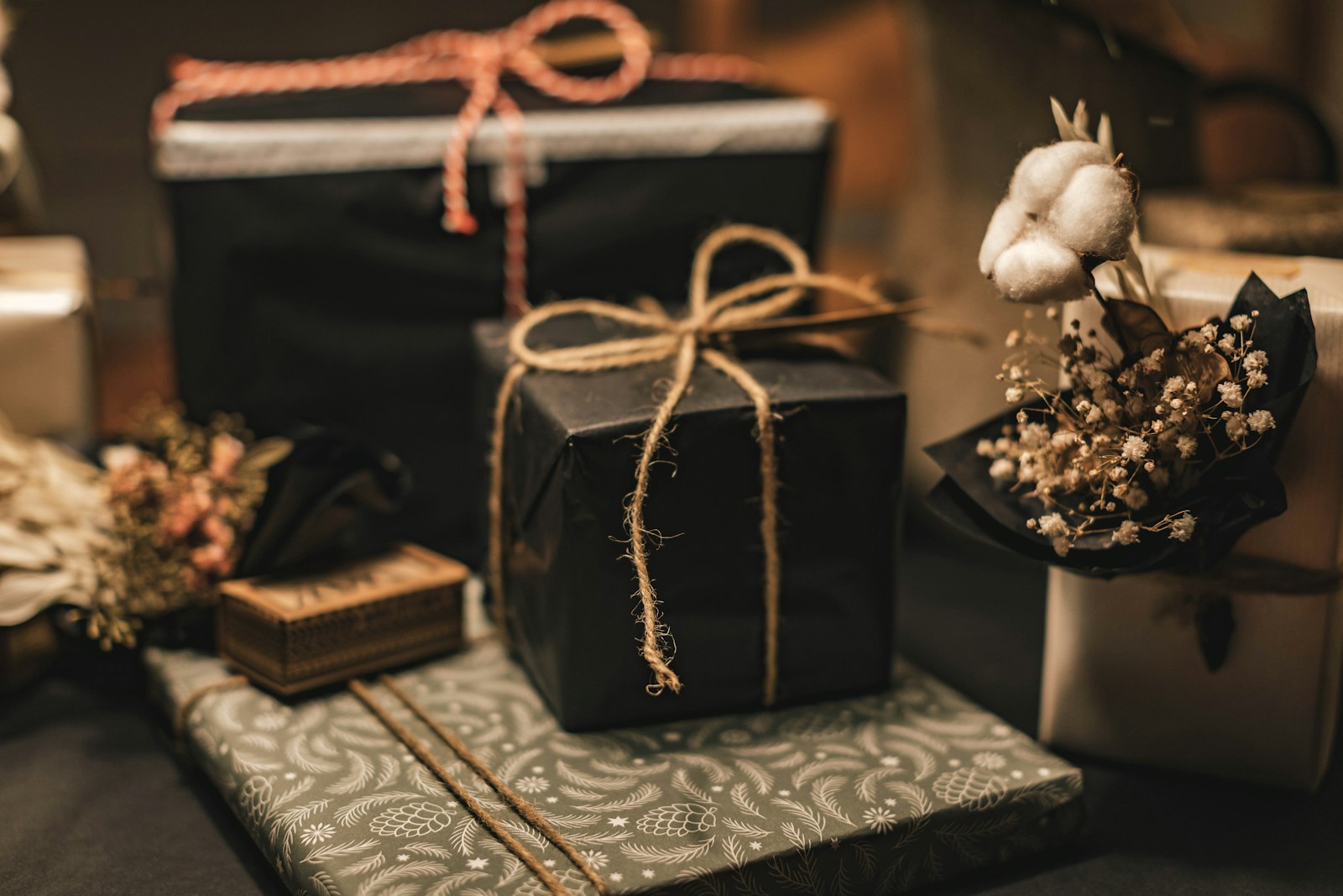 Cadeaudoos op bloementextiel
