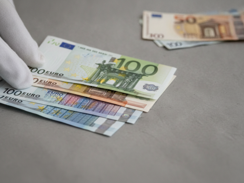 Nieuwe eurobankbiljetten komen eraan en worden vernieuwd