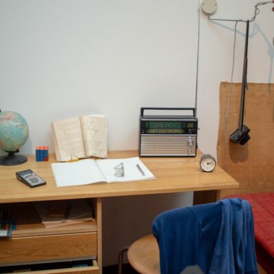 Studentenkamer met bureau