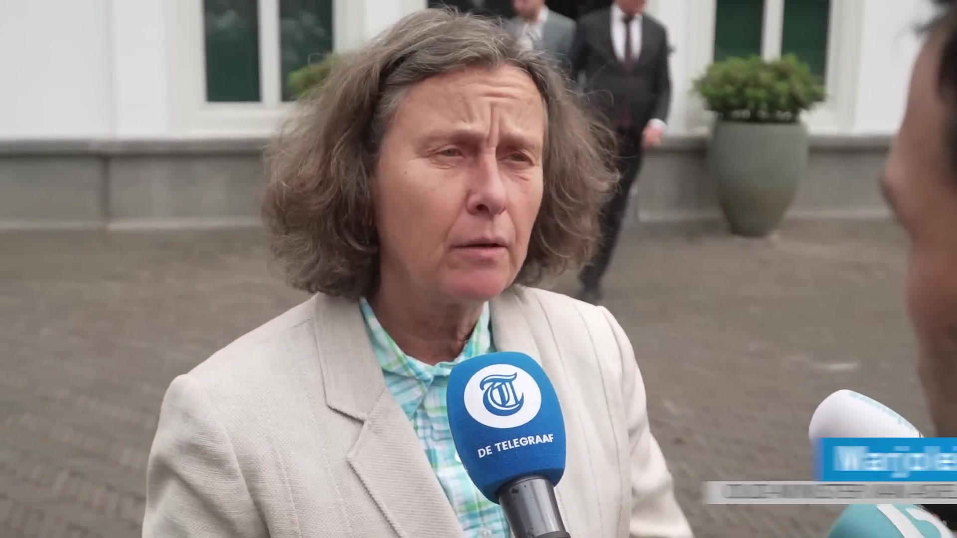 Marjolein Faber tijdens een interview met De Telegraaf