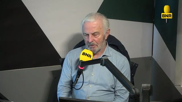 Huub Stapel tijdens een interview bij BNR
