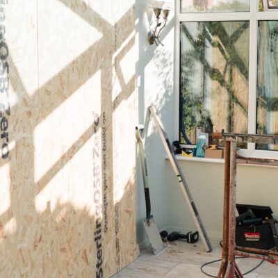Woning in verbouwing met open constructie