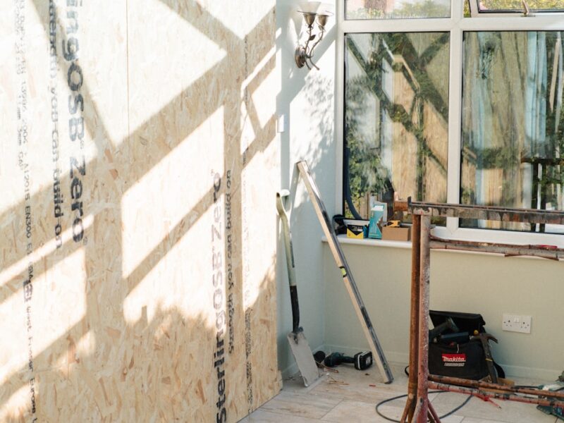 Woning in verbouwing met open constructie