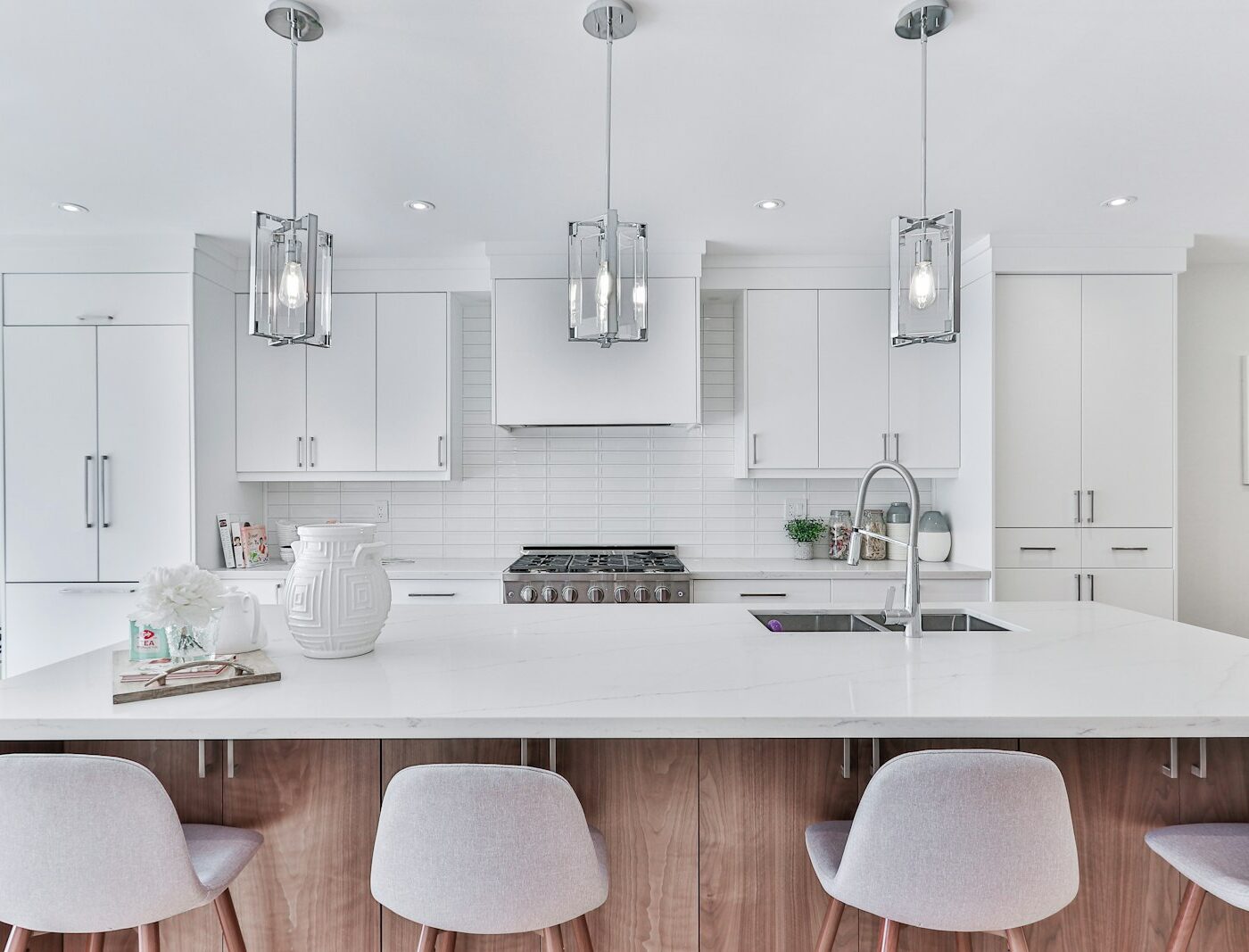 Moderne keuken met kookeiland