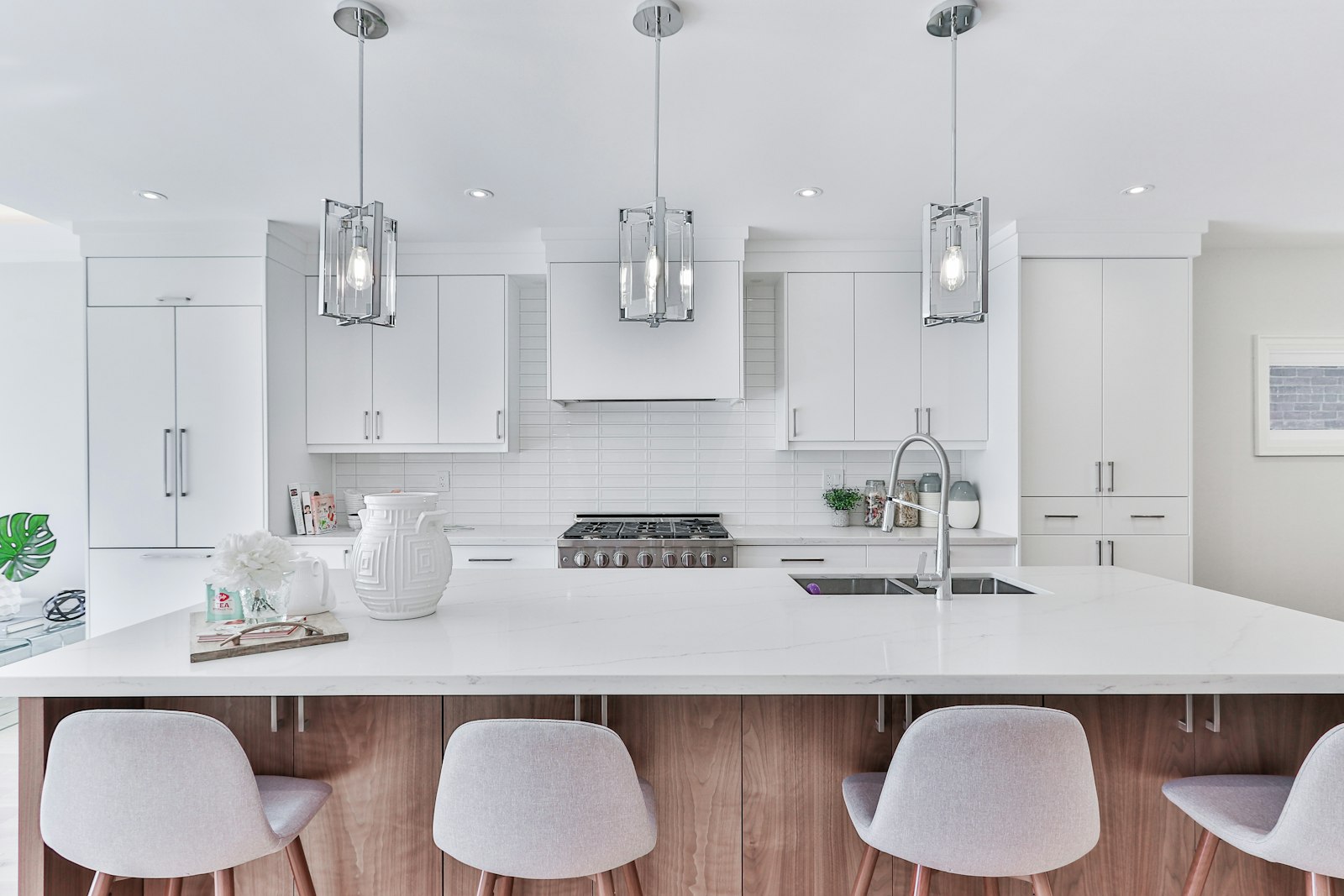 Moderne keuken met kookeiland