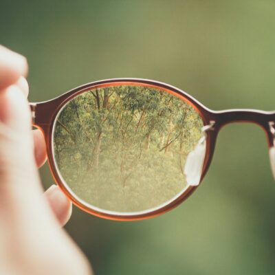 Bril met multifocale glazen bij de opticien