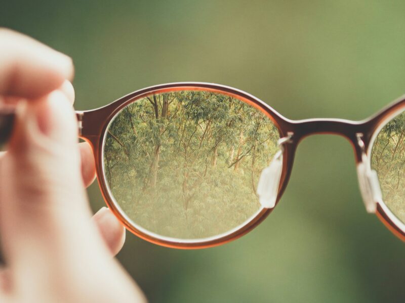 Bril met multifocale glazen bij de opticien