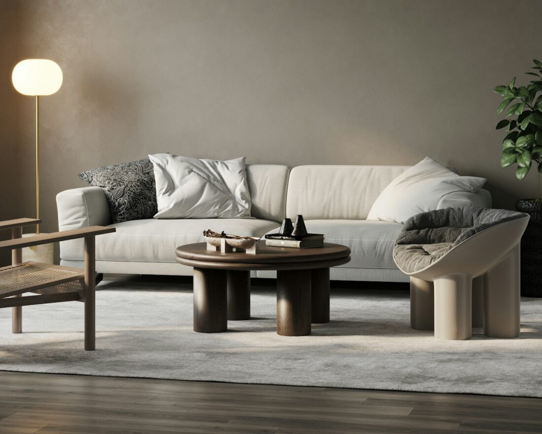 Designbank in een rustige woonkamer