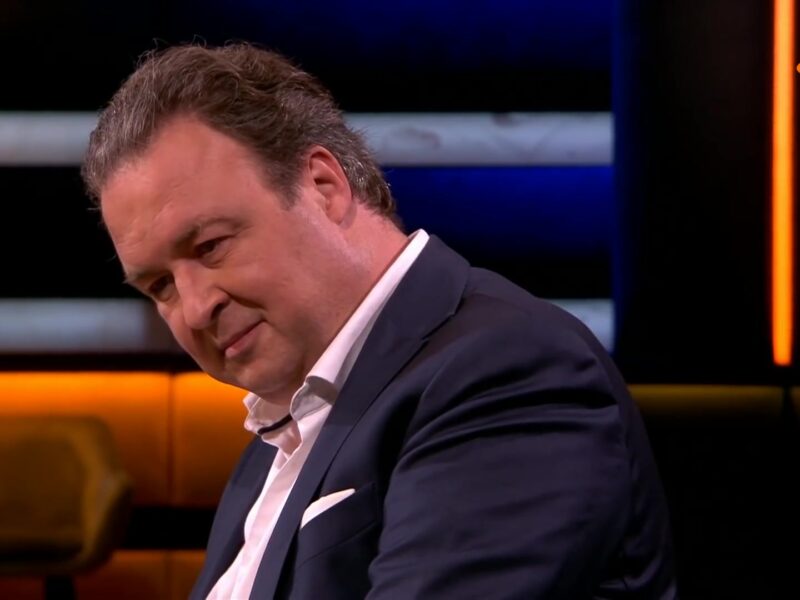 Sven Kockelmann als gast aan tafel bij Op1