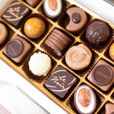 Doos met luxe bonbons als bedankje voor personeel