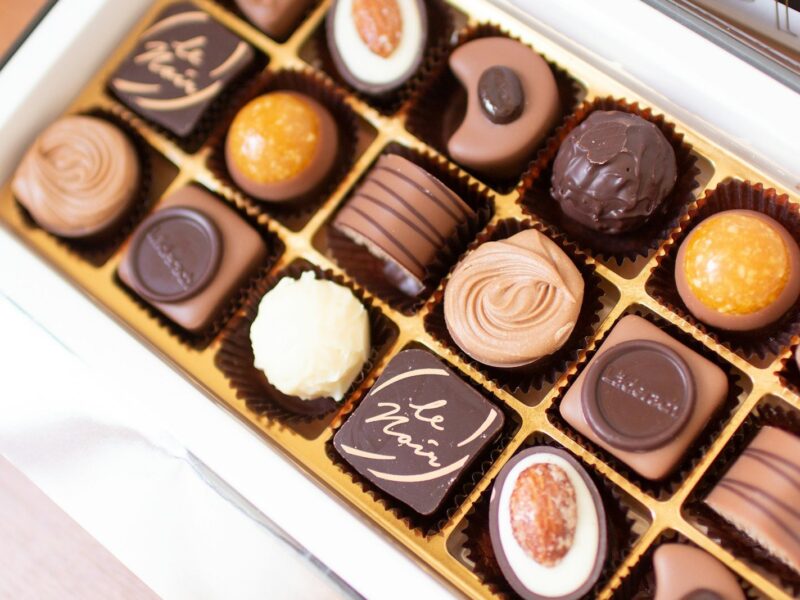 Doos met luxe bonbons als bedankje voor personeel