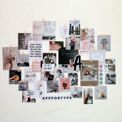 Kurkbord met foto's, kaartjes en notities voor een vision board