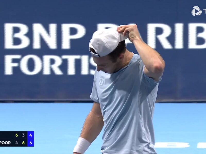 Tallon Griekspoor met zijn pet in de hand tijdens de finale van het ATP-toernooi van Brussel 2026