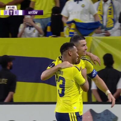 Cristiano Ronaldo viert een doelpunt in het shirt van Al-Nassr