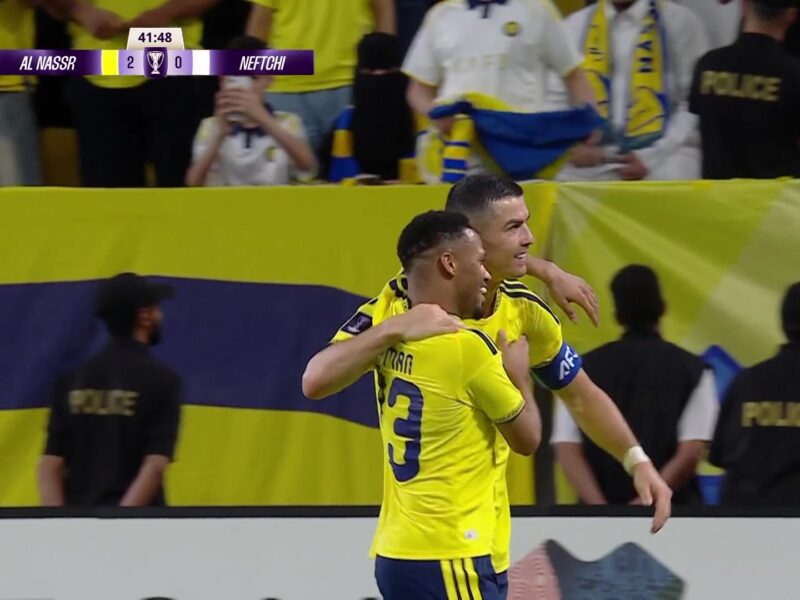Cristiano Ronaldo viert een doelpunt in het shirt van Al-Nassr