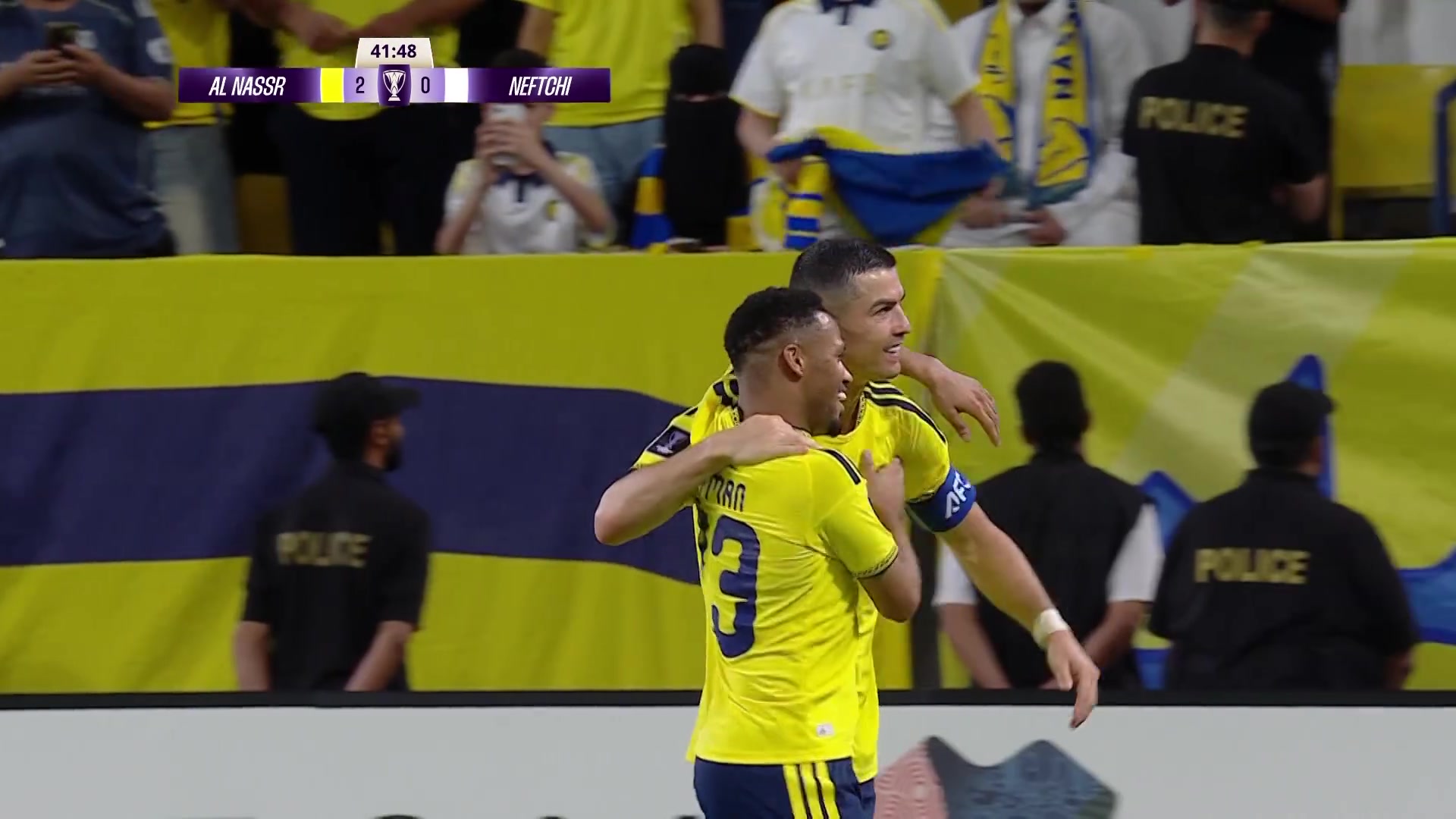Cristiano Ronaldo viert een doelpunt in het shirt van Al-Nassr